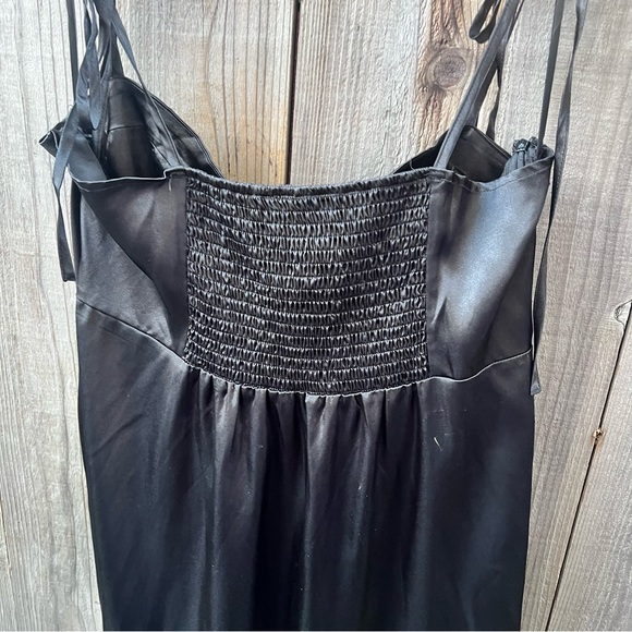 NWT MakeMeChic Women's Satin Silk Dress - Picture 7 of 9